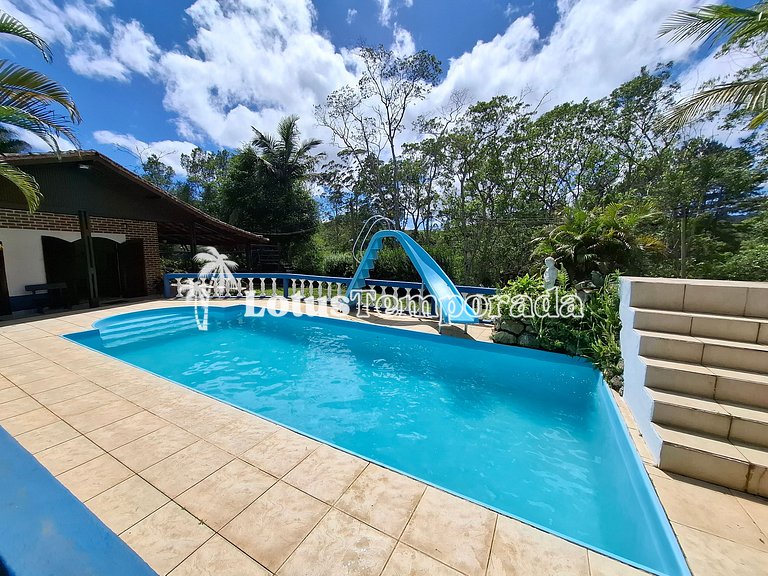 Sitio com piscina, campo de futebol e lagos LT0015