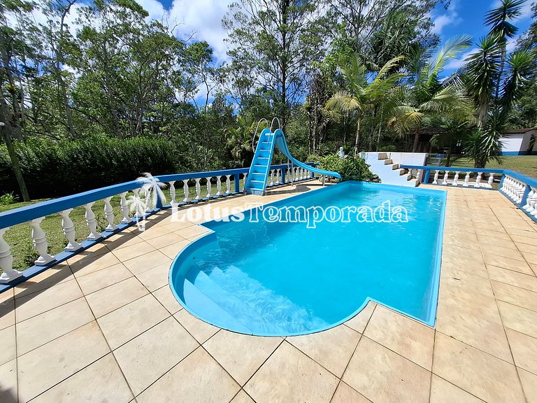 Sitio com piscina, campo de futebol e lagos LT0015
