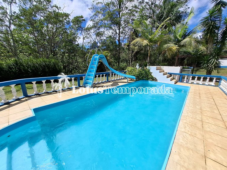 Sitio com piscina, campo de futebol e lagos LT0015