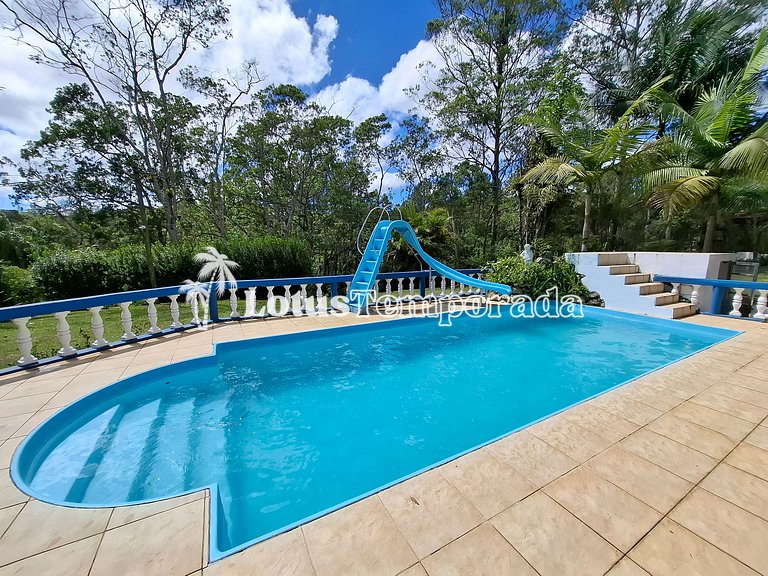 Sitio com piscina, campo de futebol e lagos LT0015