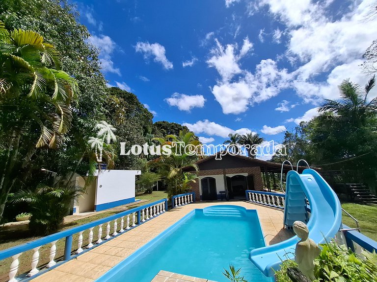 Sitio com piscina, campo de futebol e lagos LT0015