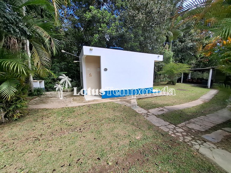 Sitio com piscina, campo de futebol e lagos LT0015