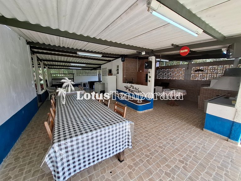 Sitio com piscina, campo de futebol e lagos LT0015