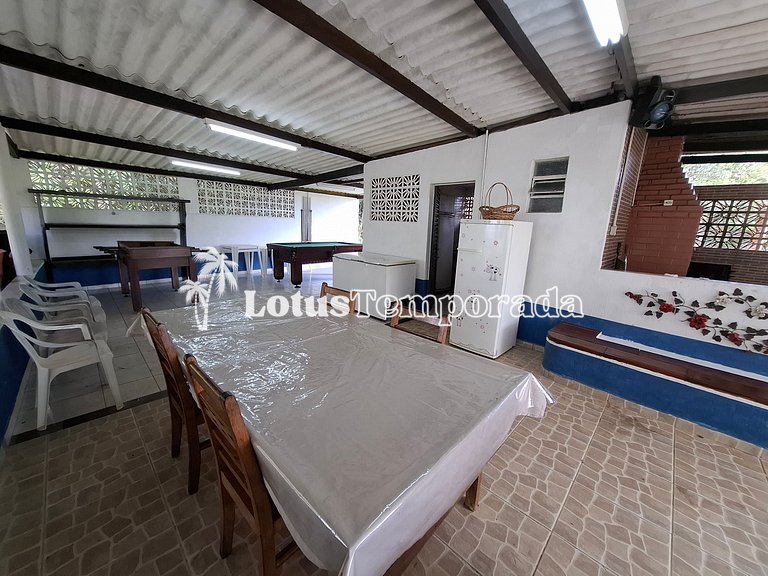 Sitio com piscina, campo de futebol e lagos LT0015