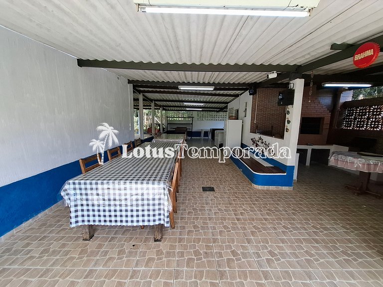 Sitio com piscina, campo de futebol e lagos LT0015