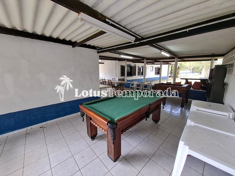 Sitio com piscina, campo de futebol e lagos LT0015