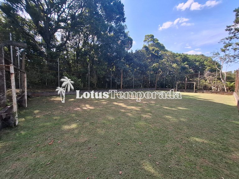 Sitio com piscina, campo de futebol e lagos LT0015