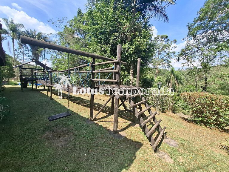 Sitio com piscina, campo de futebol e lagos LT0015