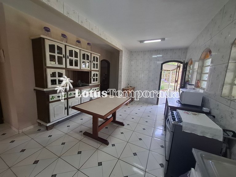 Sitio com piscina, campo de futebol e lagos LT0015