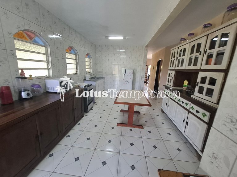 Sitio com piscina, campo de futebol e lagos LT0015