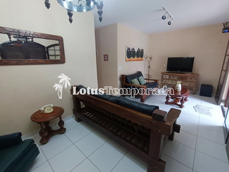 Sitio com piscina, campo de futebol e lagos LT0015