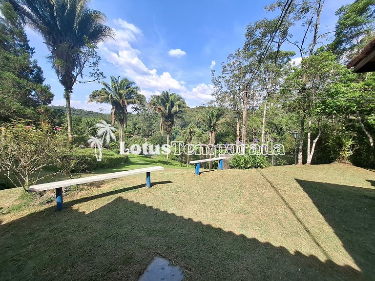 Sitio com piscina, campo de futebol e lagos LT0015