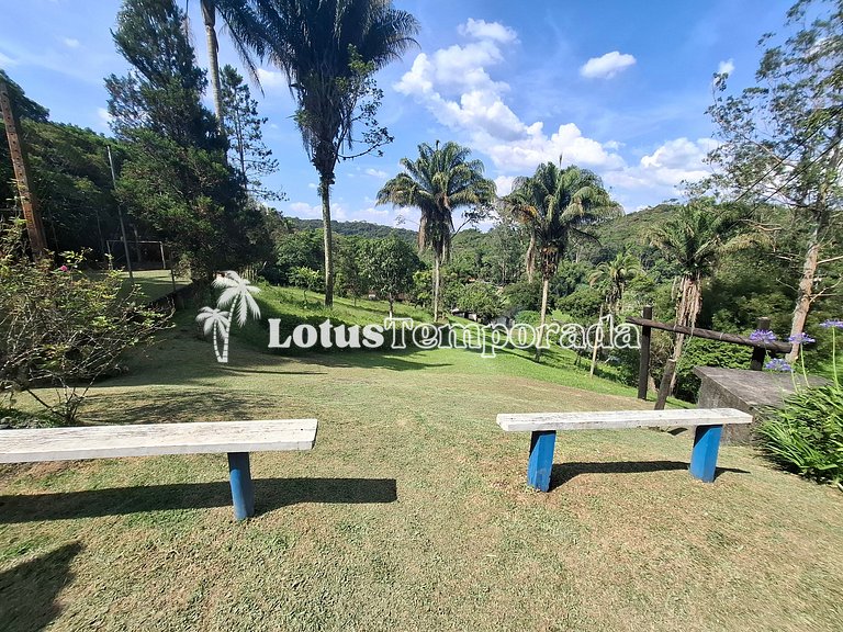 Sitio com piscina, campo de futebol e lagos LT0015