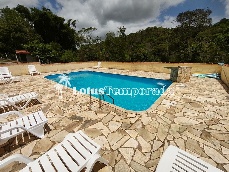 Sítio com 07 dormitórios, piscina e salão de jogos LT0042