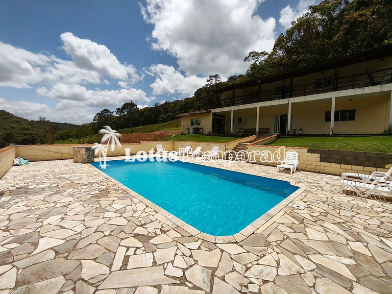 Sítio com 07 dormitórios, piscina e salão de jogos LT0042