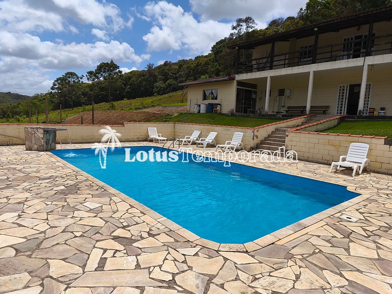 Sítio com 07 dormitórios, piscina e salão de jogos LT0042