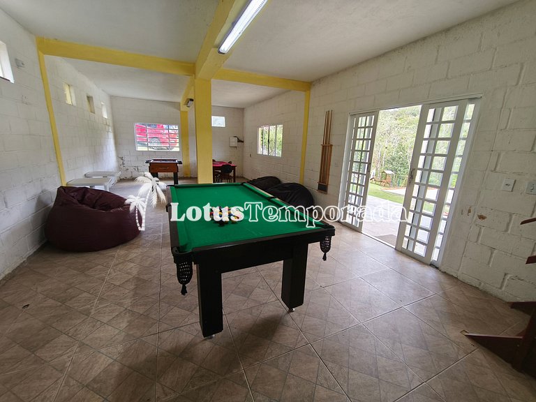 Sítio com 087 dormitórios, piscina e salão de jogos LT0042