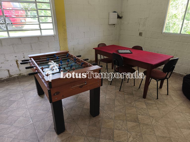 Sítio com 087 dormitórios, piscina e salão de jogos LT0042