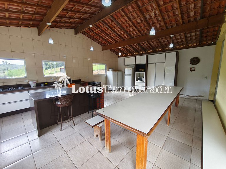 Sítio com 07 dormitórios, piscina e salão de jogos LT0042