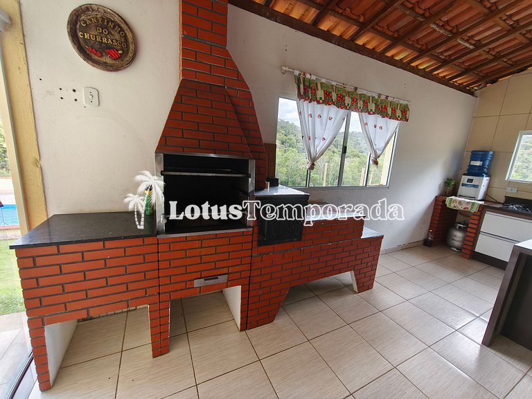 Sítio com 07 dormitórios, piscina e salão de jogos LT0042