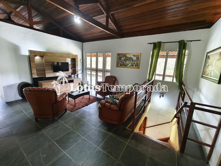 Sítio com 07 dormitórios, piscina e salão de jogos LT0042