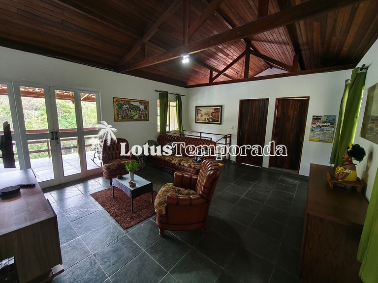 Sítio com 07 dormitórios, piscina e salão de jogos LT0042