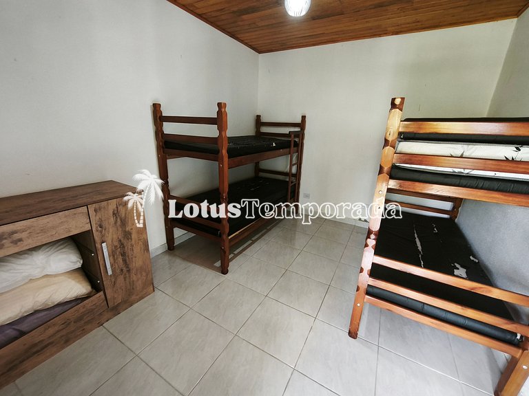 Sítio com 08 dormitórios, piscina e salão de jogos LT0042