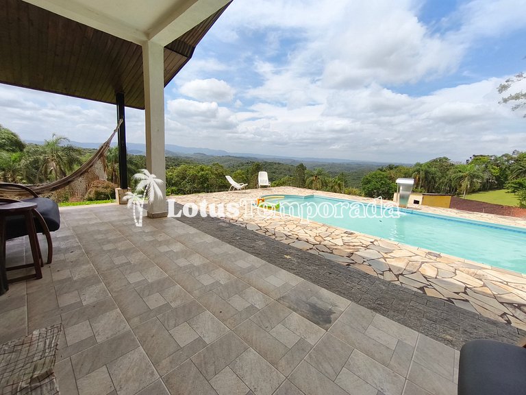 Chácara com 4 dormitórios e lazer completo LT0081