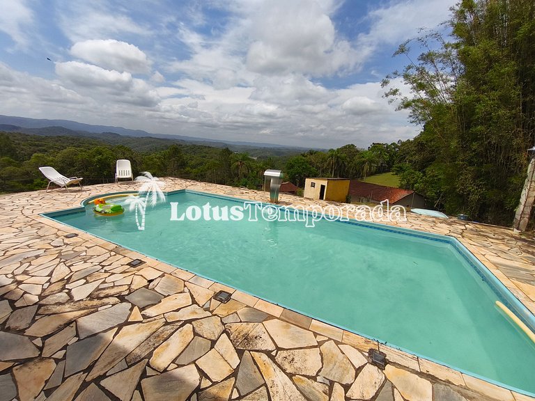 Chácara com 4 dormitórios e lazer completo LT0081