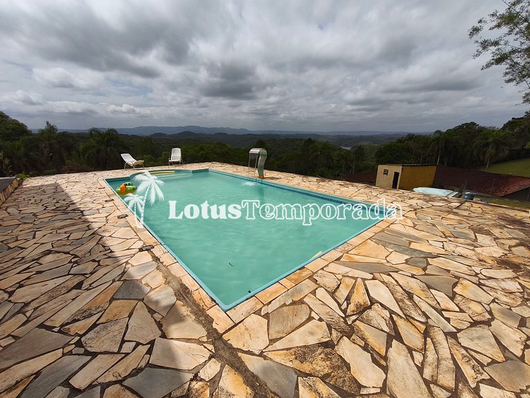 Chácara com 4 dormitórios e lazer completo LT0081