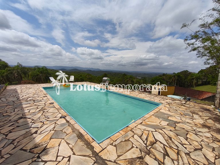 Chácara com 4 dormitórios e lazer completo LT0081