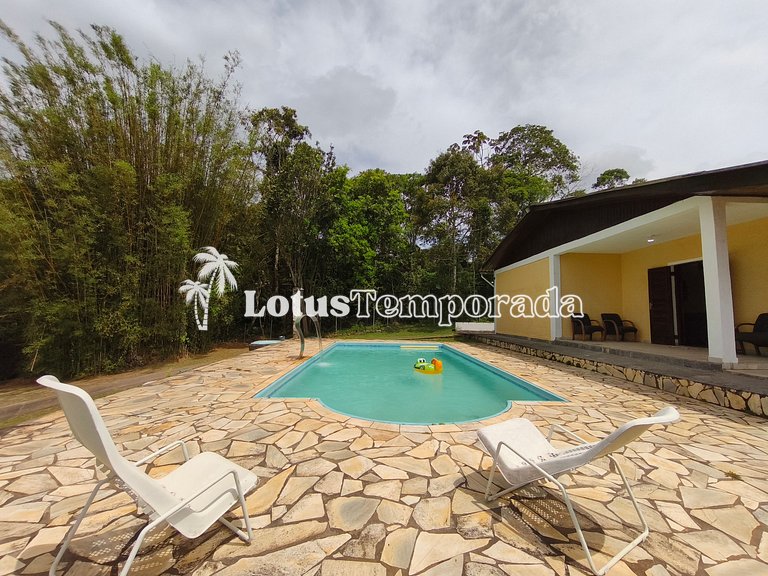 Chácara com 4 dormitórios e lazer completo LT0081