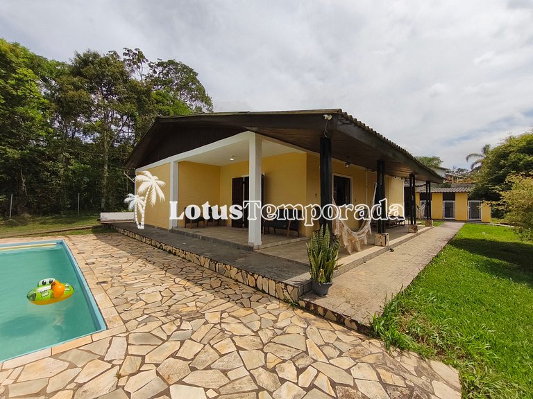 Chácara com 4 dormitórios e lazer completo LT0081