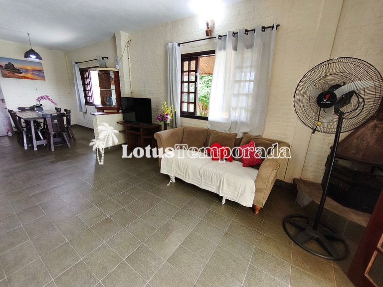 Chácara com 4 dormitórios e lazer completo LT0081