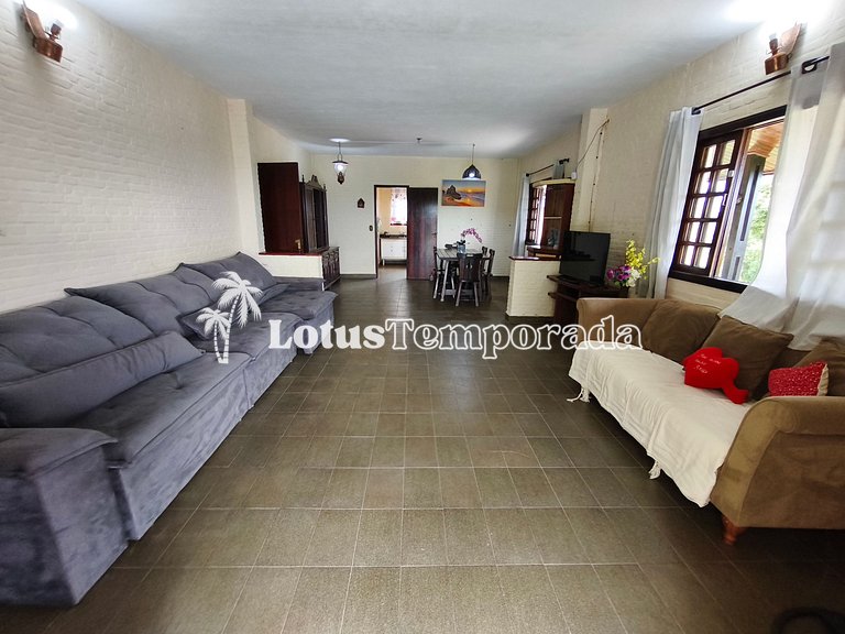 Chácara com 4 dormitórios e lazer completo LT0081