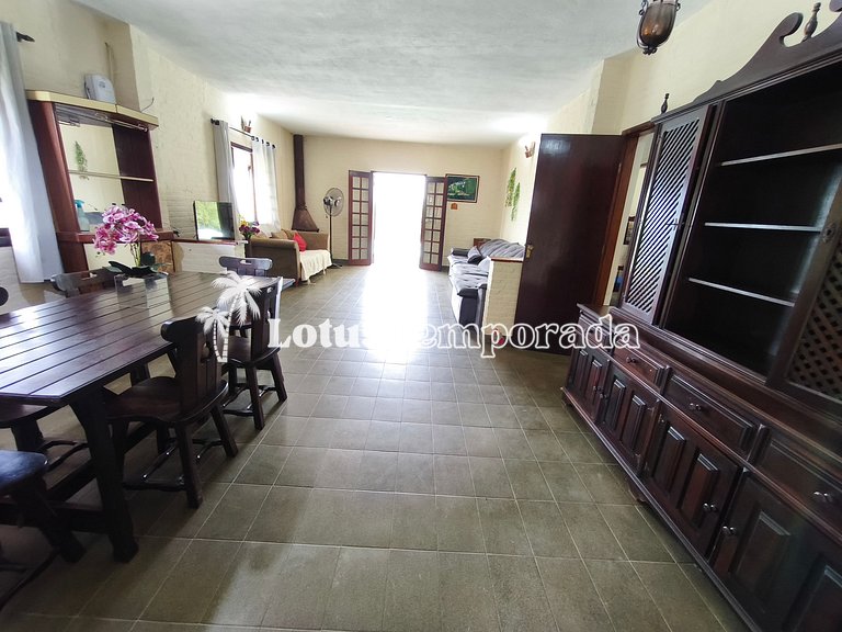 Chácara com 4 dormitórios e lazer completo LT0081