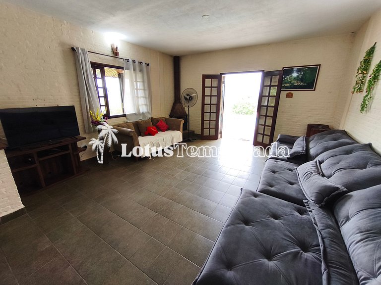 Chácara com 4 dormitórios e lazer completo LT0081