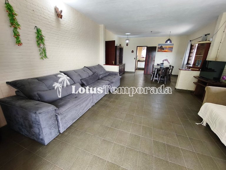 Chácara com 4 dormitórios e lazer completo LT0081