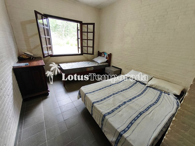 Chácara com 4 dormitórios e lazer completo LT0081