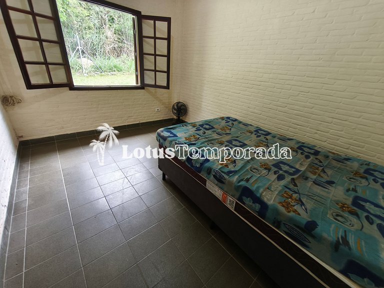 Chácara com 4 dormitórios e lazer completo LT0081