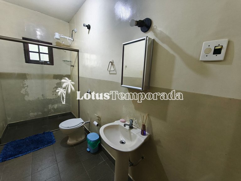 Chácara com 4 dormitórios e lazer completo LT0081