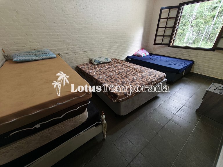 Chácara com 4 dormitórios e lazer completo LT0081