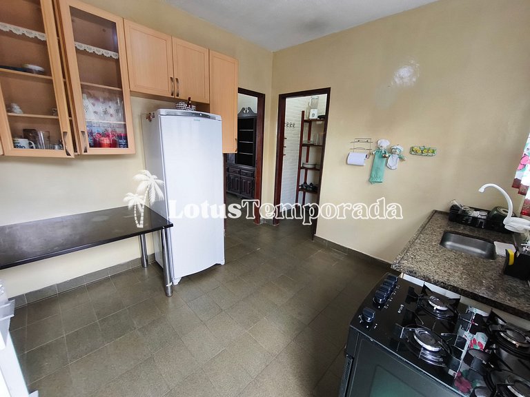 Chácara com 4 dormitórios e lazer completo LT0081