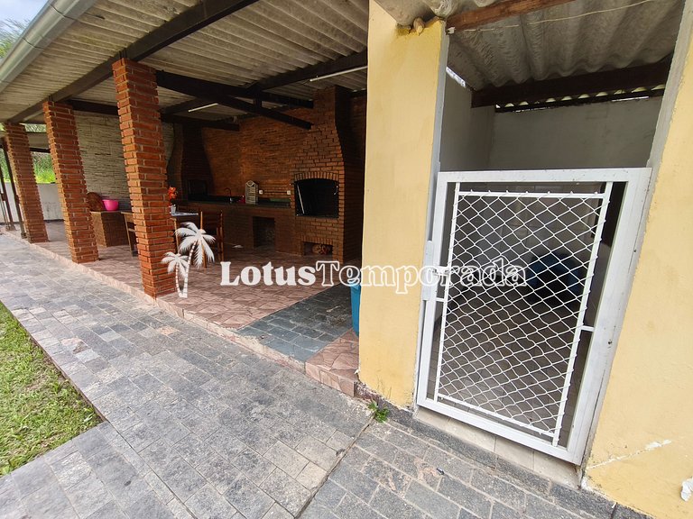 Chácara com 4 dormitórios e lazer completo LT0081