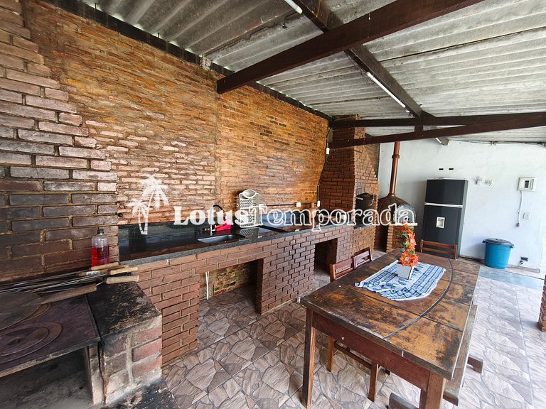 Chácara com 4 dormitórios e lazer completo LT0081