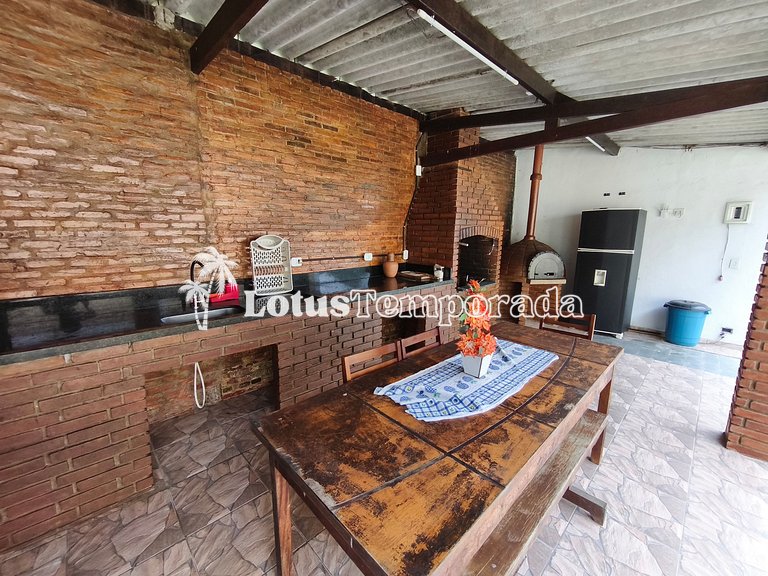 Chácara com 4 dormitórios e lazer completo LT0081