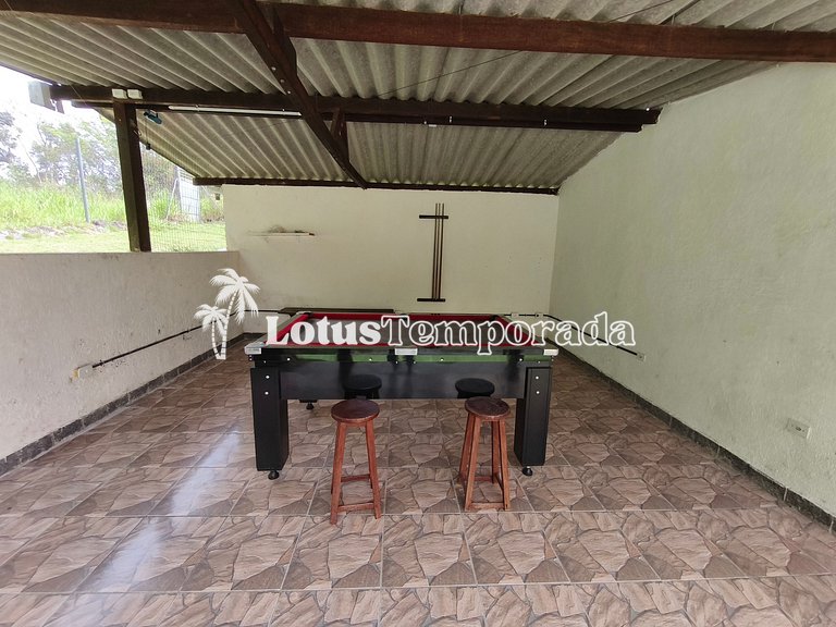 Chácara com 4 dormitórios e lazer completo LT0081