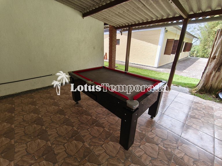 Chácara com 4 dormitórios e lazer completo LT0081