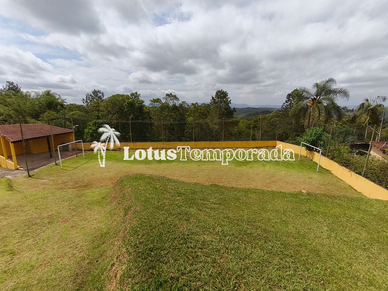 Chácara com 4 dormitórios e lazer completo LT0081