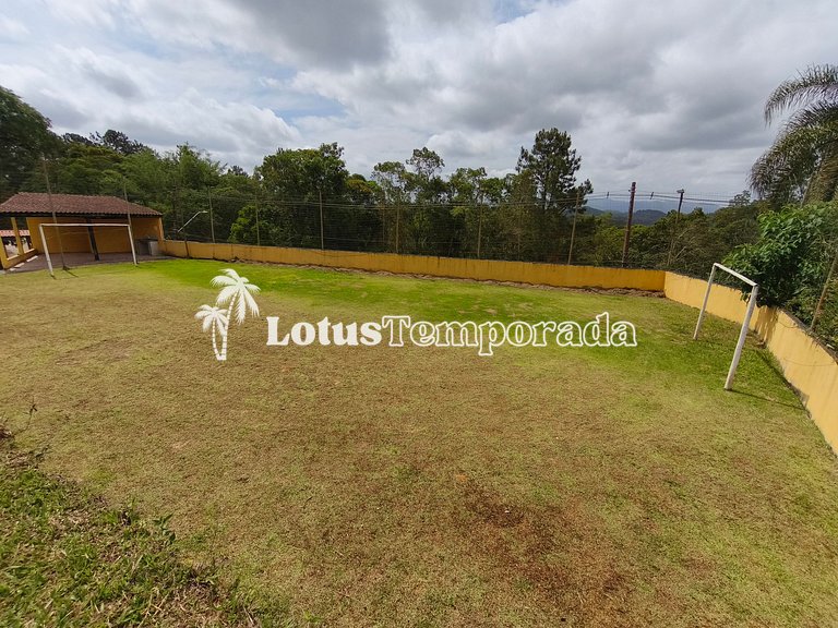 Chácara com 4 dormitórios e lazer completo LT0081